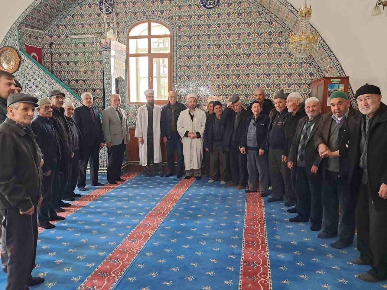 TARİHİ BÜĞDÜZ MAHALLE CAMİİ MİNBER ÖRTÜSÜ YENİLENDİ