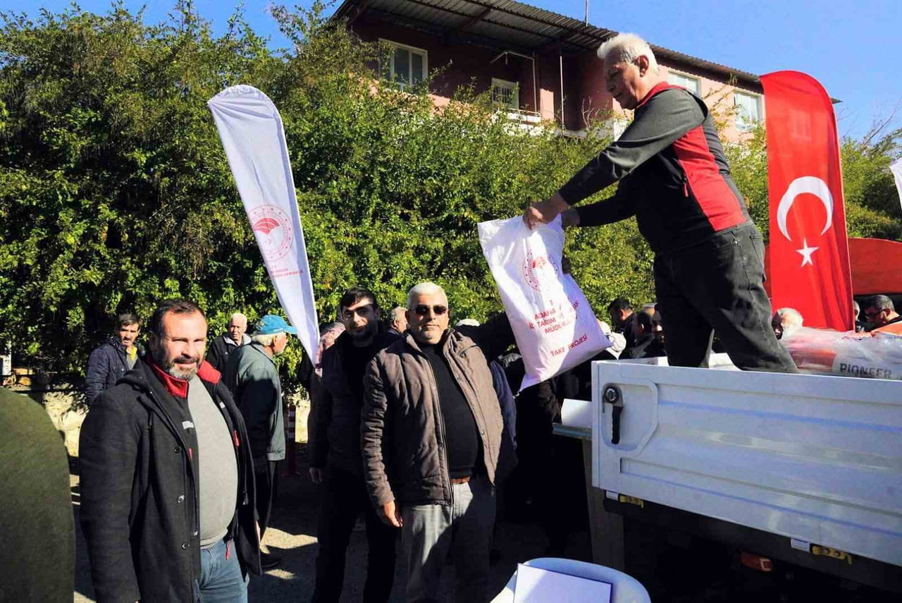 TARIM VE ORMAN BAKANLIĞI'NDAN KOZAN’DA 453 ÜRETİCİYE TOHUM DESTEĞİ