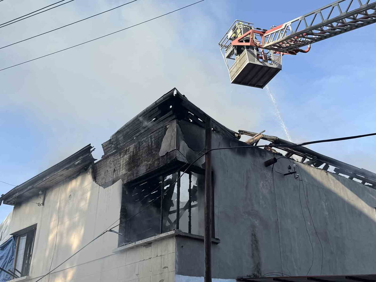 TARSUS KENT MERKEZİNDE BİR EVDE ÇIKAN KORKULU ANLAR YAŞATTI