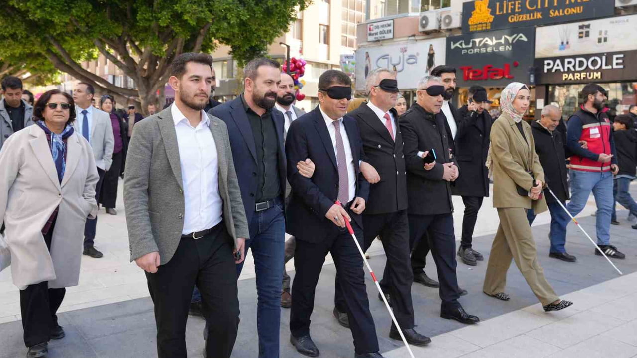 TARSUS’TA BEYAZ BASTON GÖRME ENGELLİLER HAFTASI KAPSAMINDA DÜZENLENEN FARKINDALIK YÜRÜYÜŞÜ, ‘ENGEL...