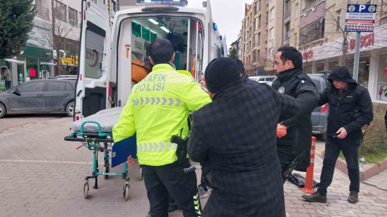 TAVŞANLI’DA 3 TEKERLEKLİ ELEKTRİKLİ MOTOSİKLET DEVRİLDİ: 1 YARALI