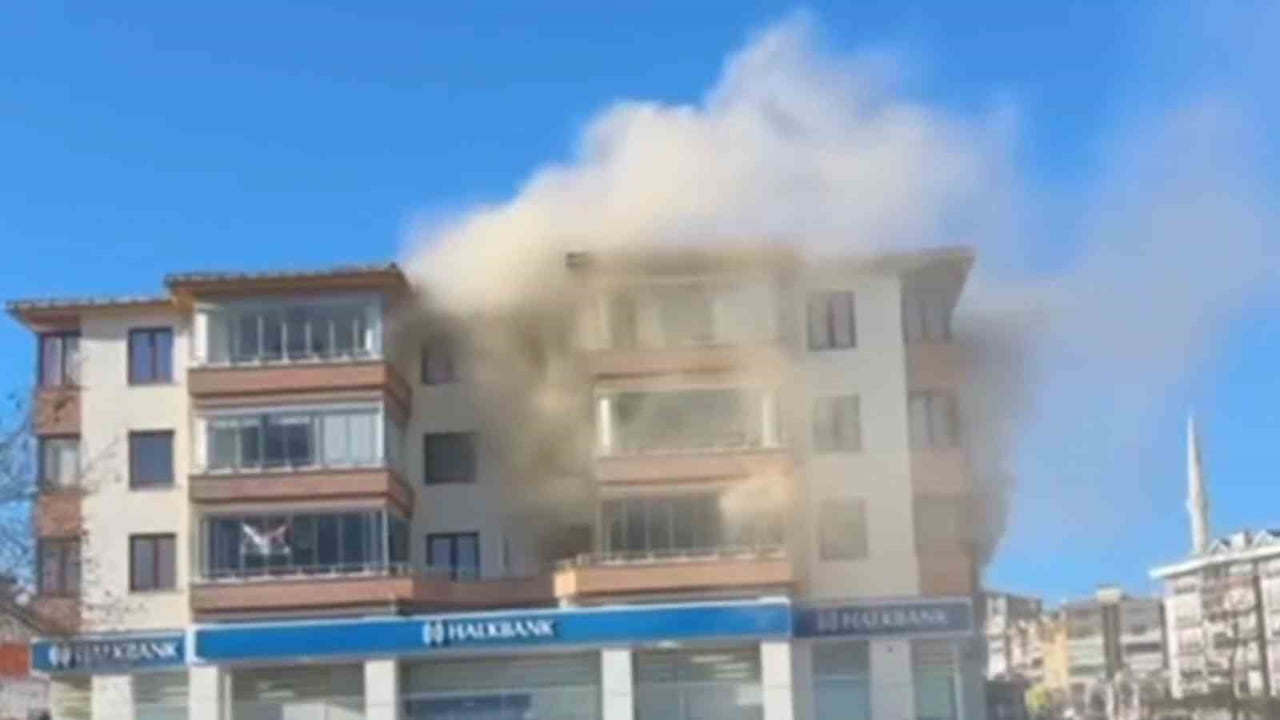 TAZİYELERİ KABUL EDEN MECLİS ÜYESİ SERKAN ERİŞ’İN OLDUKÇA GÜÇLÜKLE AYAKTA DURABİLDİĞİ GÖRÜLDÜ....