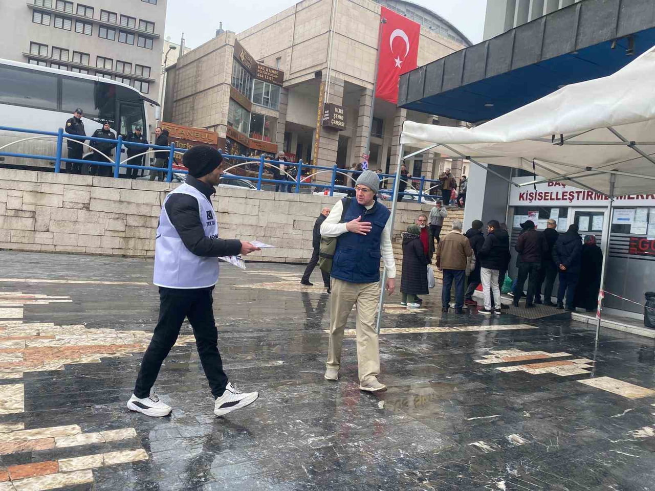 TCK 158 MAĞDURLARI PLATFORMU, ANKARA ULUS ATATÜRK HEYKELİ ÖNÜNDE BİR ARAYA GELDİ.