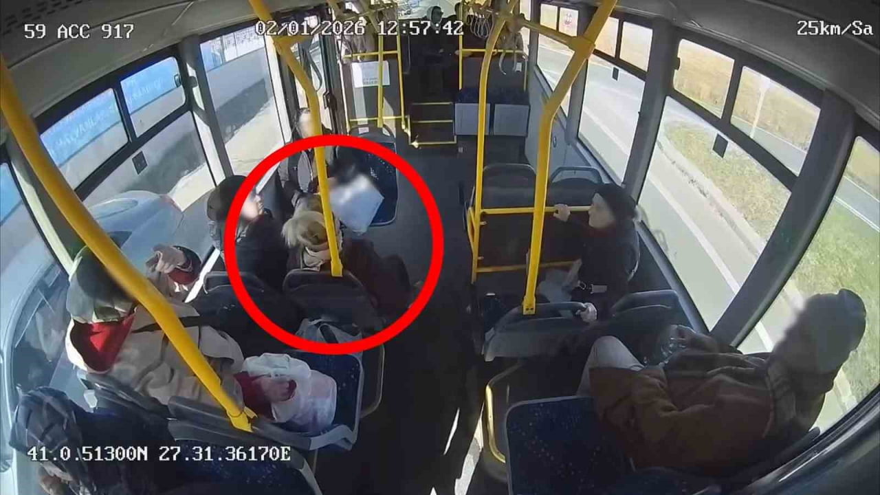 TEKİRDAĞ'DA SEYİR HALİNDEKİ HALK OTOBÜSÜNDE FENALAŞIP KALP RAHATSIZLIĞI GEÇİREN VATANDAŞ, ŞOFÖRÜN...