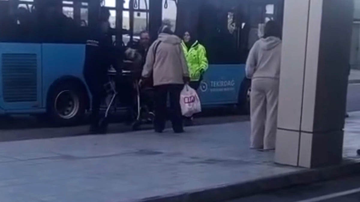 TEKİRDAĞ'DA SEYİR HALİNDEKİ HALK OTOBÜSÜNDE FENALAŞIP KALP RAHATSIZLIĞI GEÇİREN VATANDAŞ, ŞOFÖRÜN...