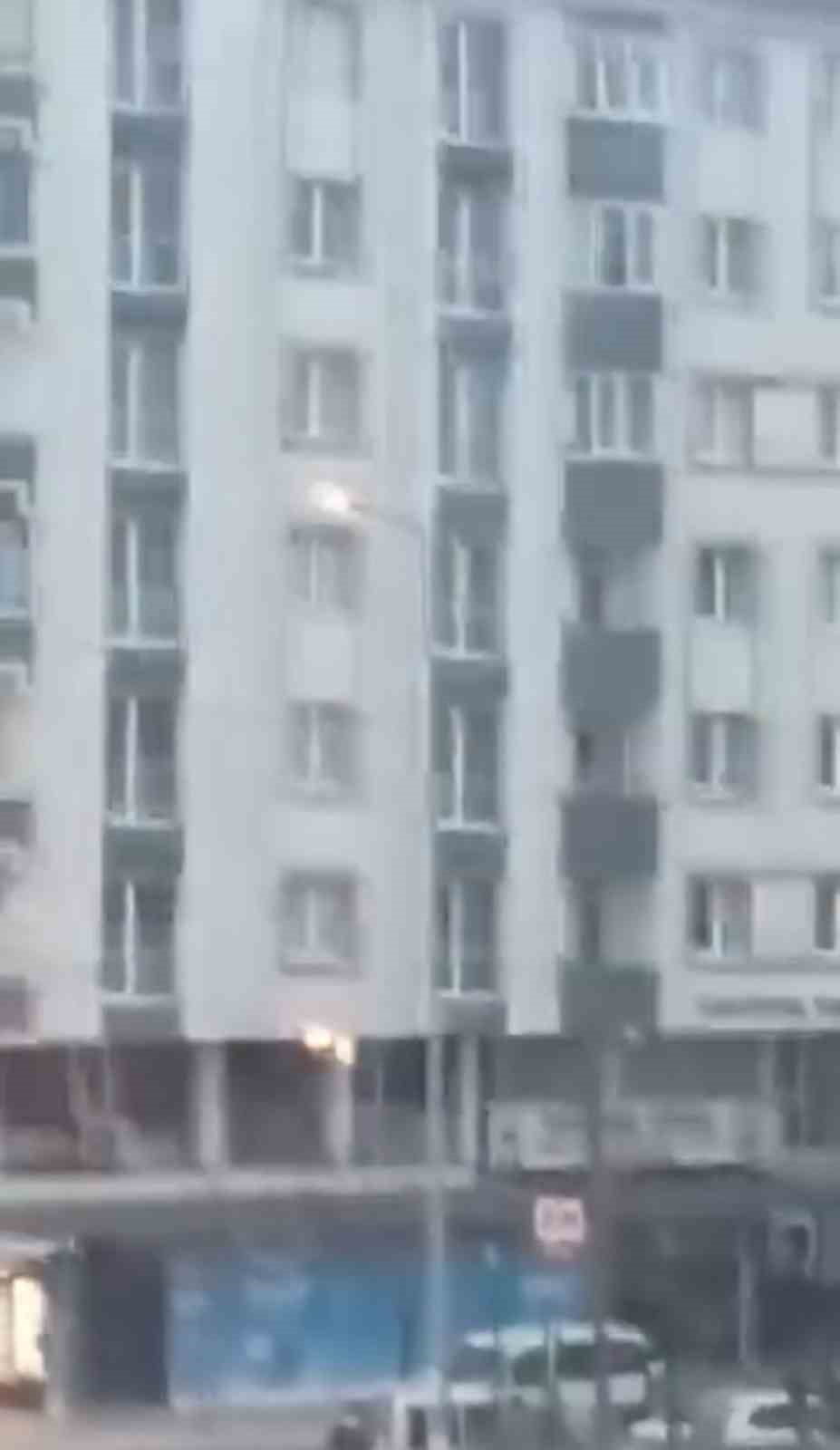 TEKİRDAĞ'IN ÇERKEZKÖY İLÇESİNDE ELEKTRİK TELLERİNDEN ÇIKAN KIVILCIMLAR PANİĞE NEDEN...