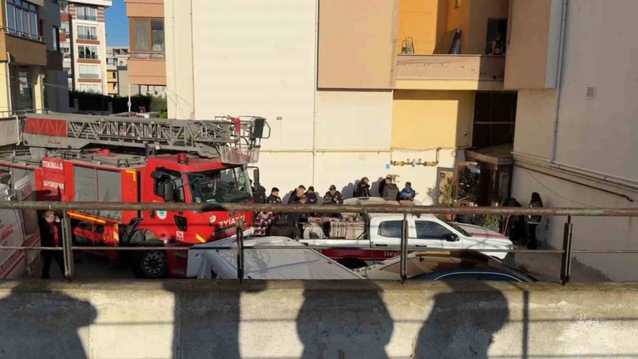 TEKİRDAĞ'IN SÜLEYMANPAŞA İLÇESİNDE BİR APARTMAN DAİRESİNDE ÇIKAN YANGININ ARDINDAN YAPILAN...