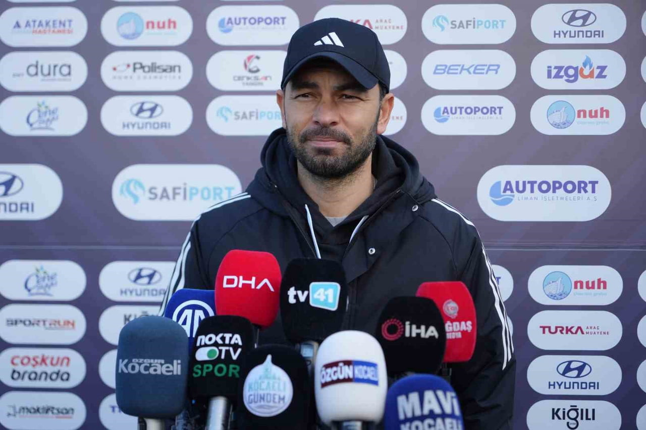 TEKNİK DİREKTÖR SELÇUK İNAN, ANTRENMAN ÖNCESİNDE BASIN MENSUPLARINA AÇIKLAMALARDA BULUNDU