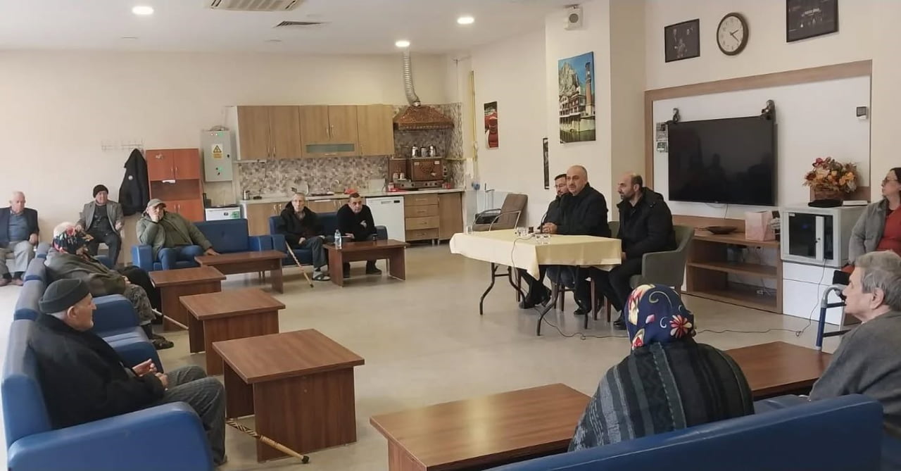 TEPEBAŞI MÜFTÜLÜĞÜ HEYETİ, SAFİYE GÖNÜL BAYAR HUZUREVİ’Nİ ZİYARET EDEREK YAŞLILARLA BİR ARAYA...