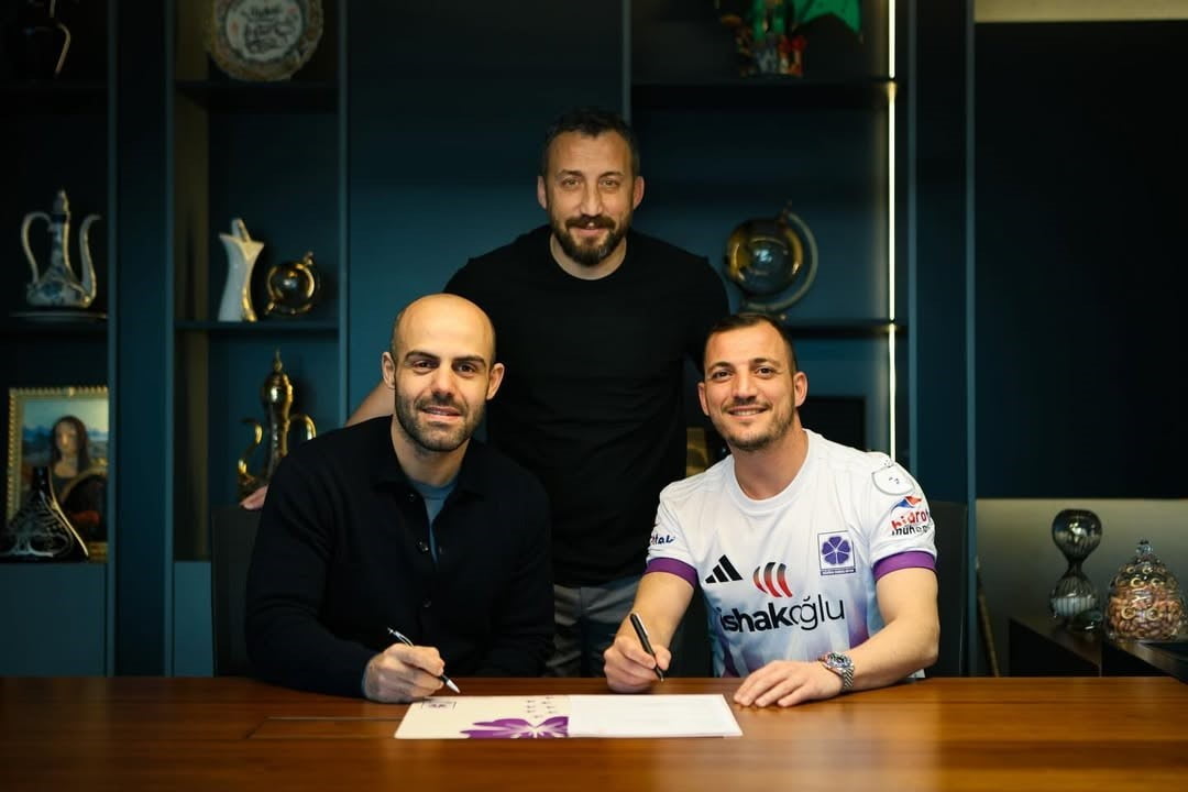 TFF 2. LİG EKİPLERİNDEN GÜZİDE GEBZESPOR, 31 YAŞINDAKİ FUTBOLCU EMİRCAN ALTINTAŞ'I RENKLERİNE...