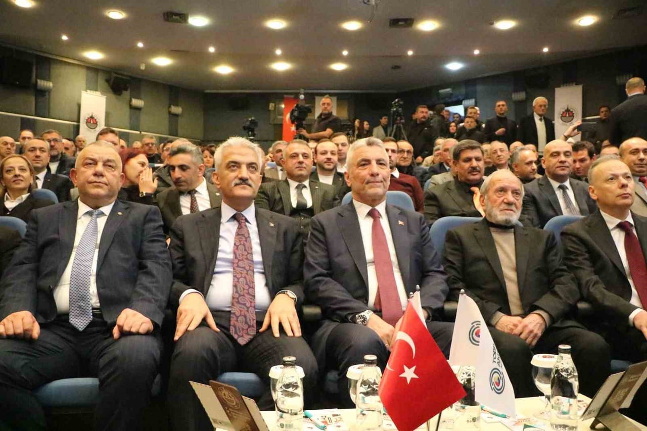 TİCARET BAKANI ÖMER BOLAT, DÜZCE’DE İŞ DÜNYASI İLE BİR ARAYA GELDİĞİ TOPLANTIDA, "DOĞALGAZ İLE...