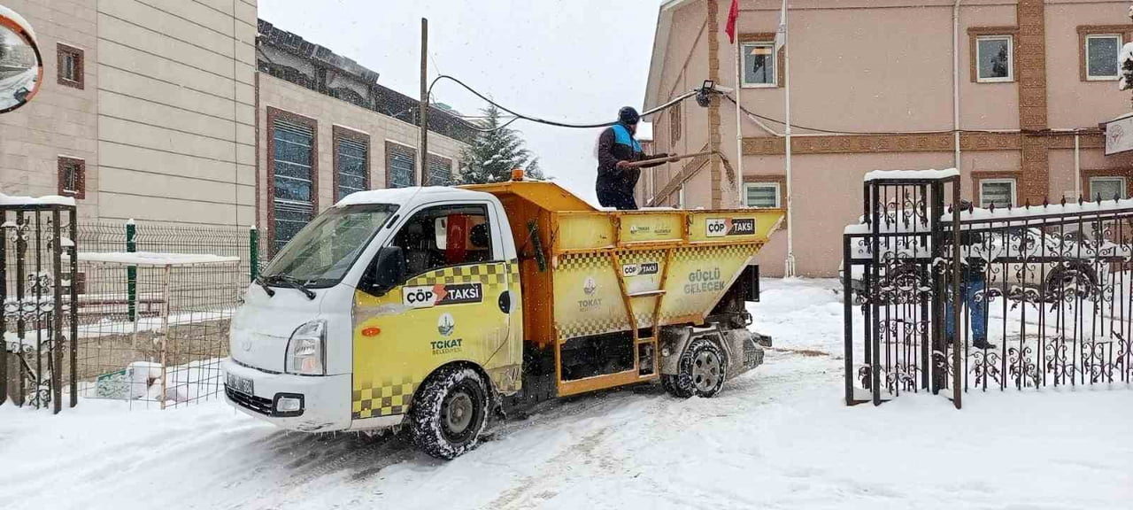 TOKAT BELEDİYESİ, VATANDAŞLARIN GÜNLÜK YAŞAMININ AKSAMAMASI VE ULAŞIMIN GÜVENLİ ŞEKİLDE SAĞLANMASI...