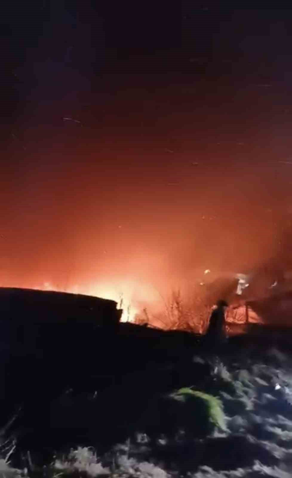 TOKAT’IN ERBAA İLÇESİNDE ÇIKAN YANGINDA MÜSTAKİL EV KULLANILAMAZ HALE GELDİ.