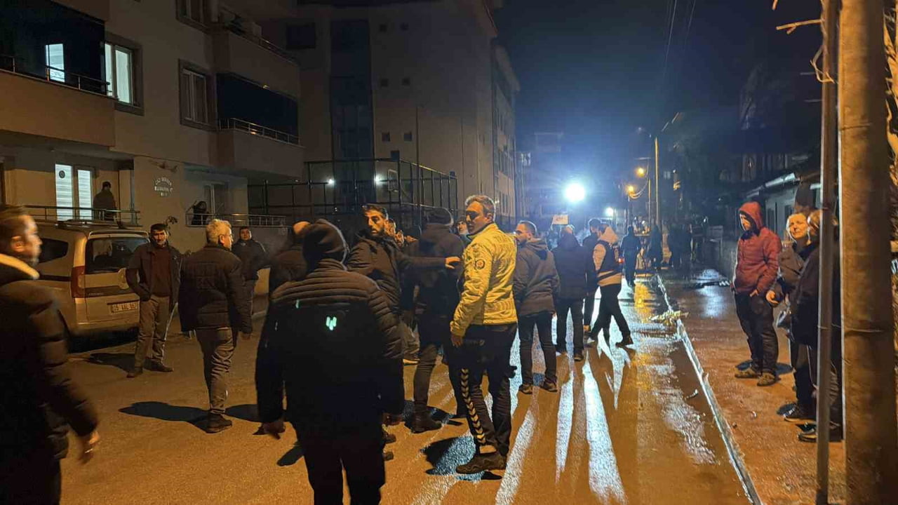 TOKAT’IN ERBAA İLÇESİNDE İKİ EVİN KULLANILAMAZ HALE GELDİĞİ YANGININ ARDINDAN TARAFLAR ARASINDA...