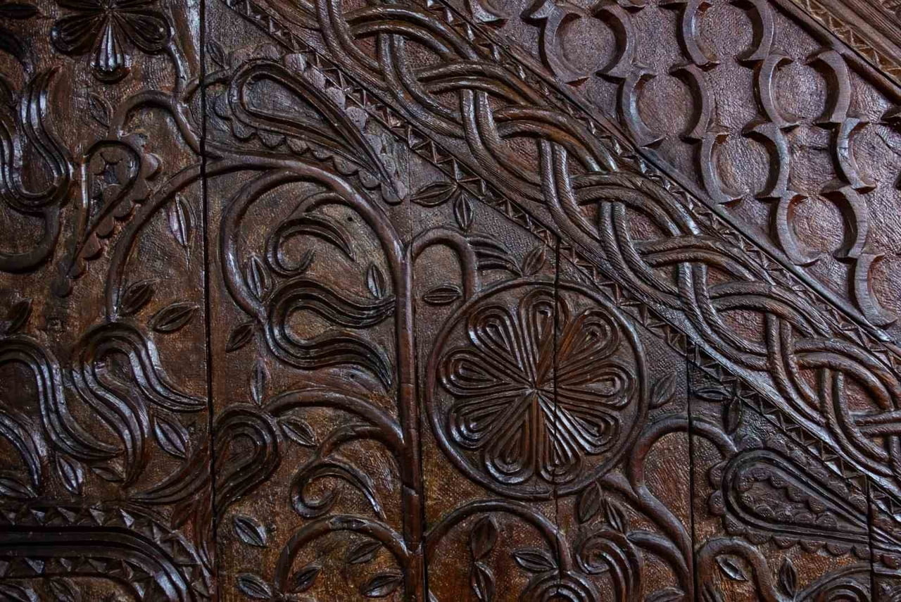 TRABZON SÜRMENE İLÇESİ SINIRLARI İÇERİSİNDE YER ALAN TARİHİ CAMİ, GÖRSELLİĞİYLE GÖZ KAMAŞTIRIRKEN...