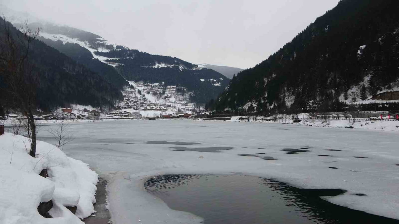 TRABZON’UN DÜNYACA ÜNLÜ TURİZM MERKEZİ UZUNGÖL’DE BU YIL İLKİ DÜZENLENEN KIŞ FESTİVALİ, YOĞUN...