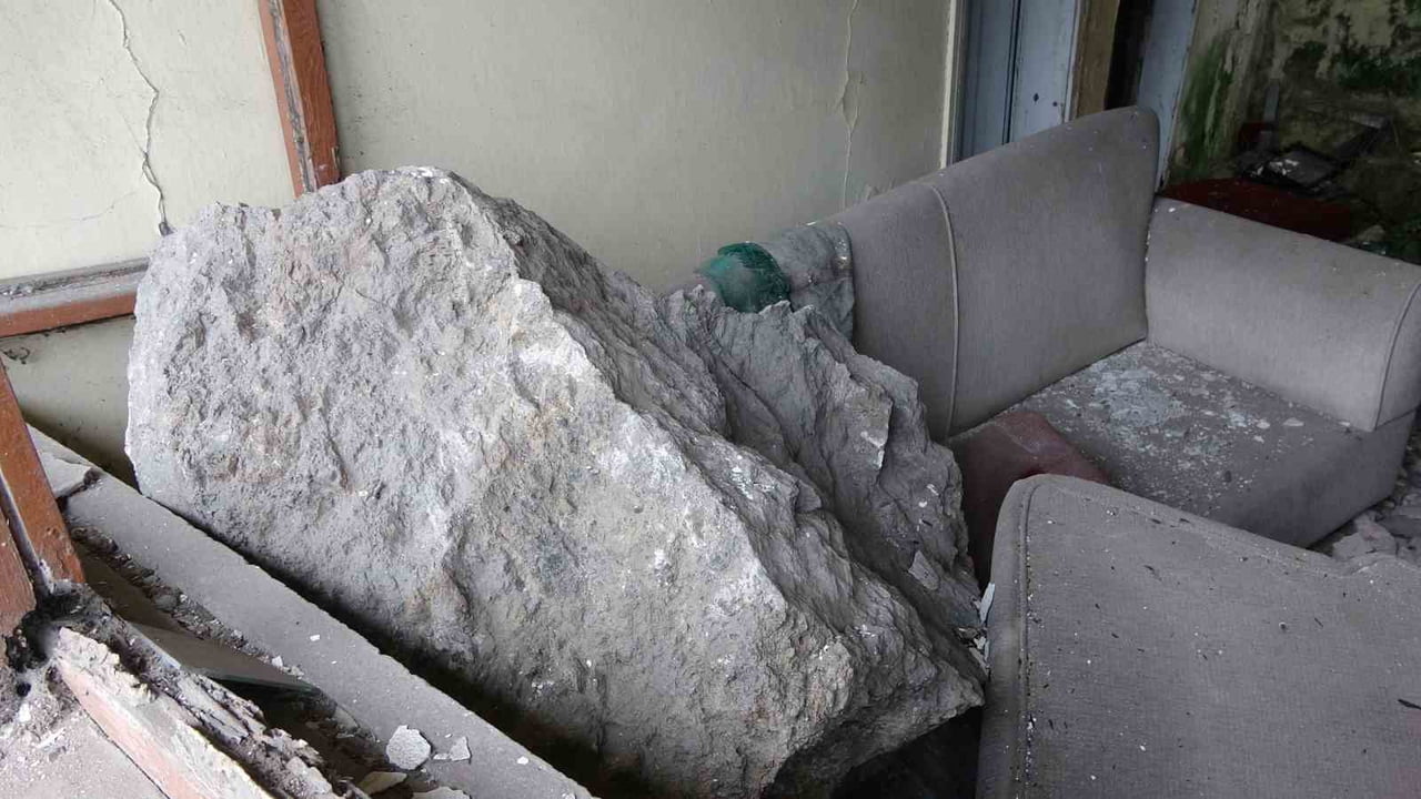 TRABZON’UN ORTAHİSAR İLÇESİNDE YILLAR ÖNCE YAŞANAN KAYA DÜŞMELERİ İLE HAFIZALARA KAZINAN KAYMAKLI...