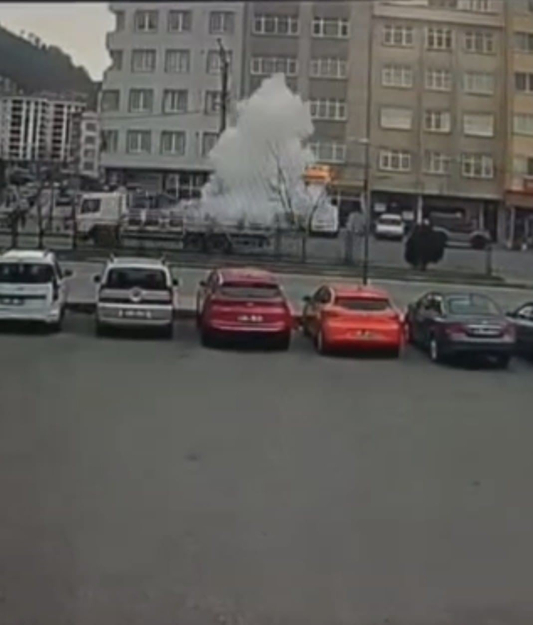 TRABZON’UN SÜRMENE İLÇE MERKEZİNDE BUGÜN SEYİR HALİNDEKİ BİR TÜP KAMYONUNUN KASASINDA BULUNAN...