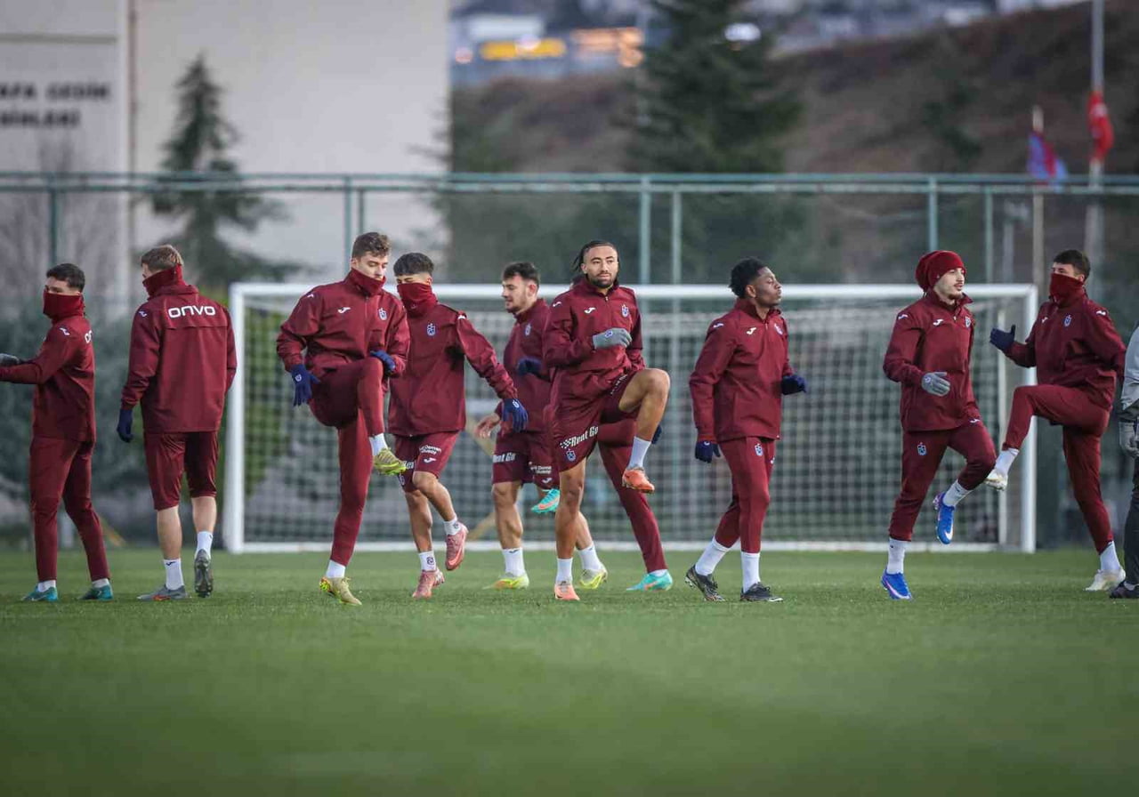 TRABZONSPOR, TURKCELL SÜPER KUPA YARI FİNALİ'NDE OYNAYACAĞI GALATASARAY MAÇI HAZIRLIKLARINA BİR...