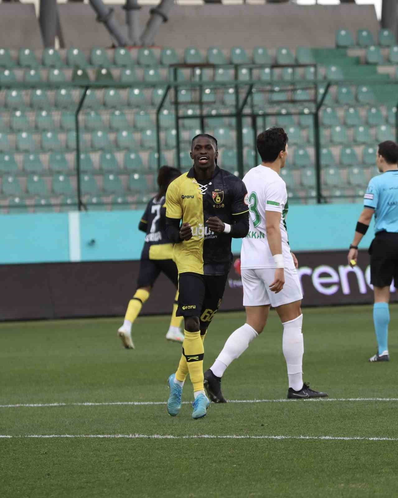 TRENDYOL 1. LİG'İN 20. HAFTASINDA SERİKSPOR, ESENLER'DE KARŞI KARŞIYA GELDİĞİ İSTANBULSPOR'A 3-0...