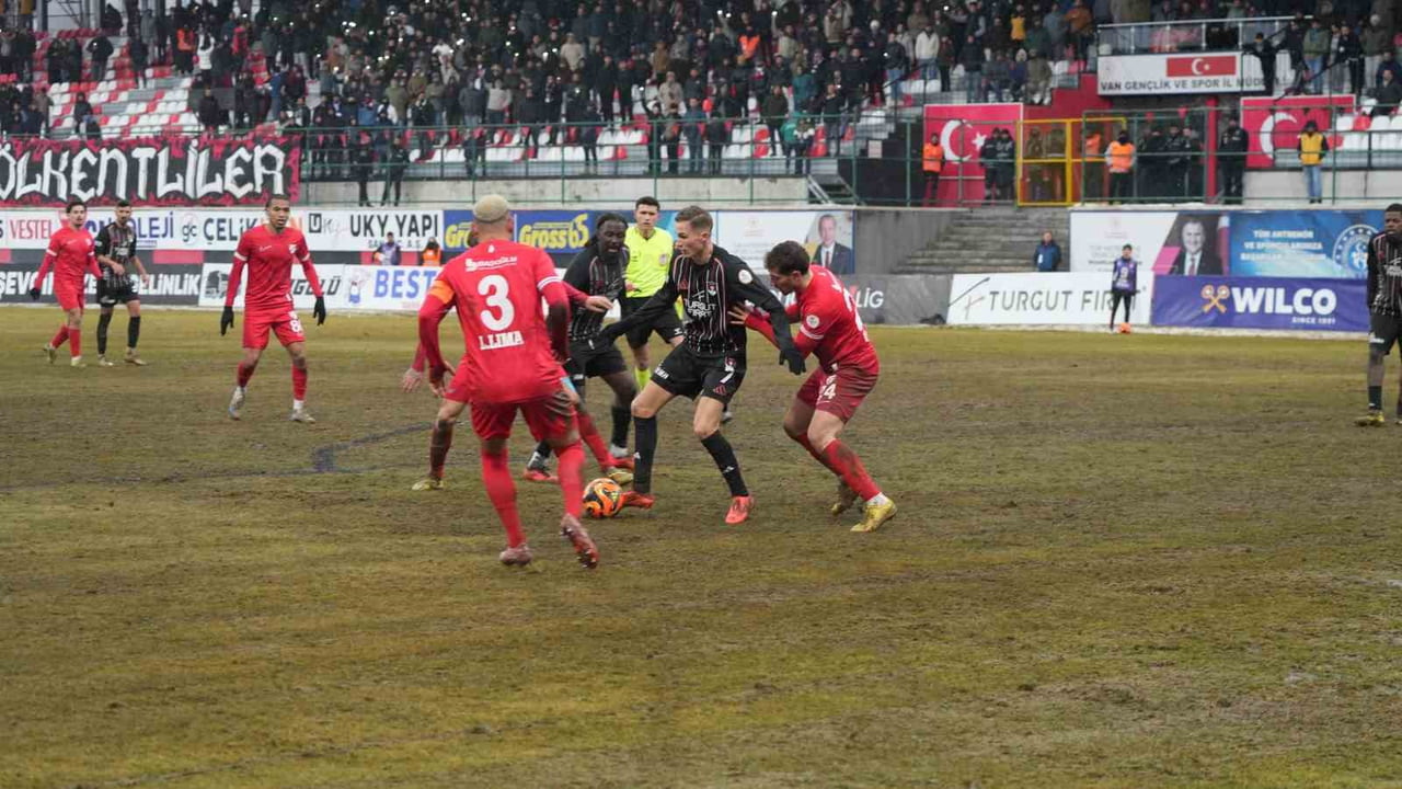 TRENDYOL 1. LİG’İN 20. HAFTASINDA VANSPOR FK, KONUK ETTİĞİ BOLUSPOR'A 1-0 MAĞLUP OLDU.