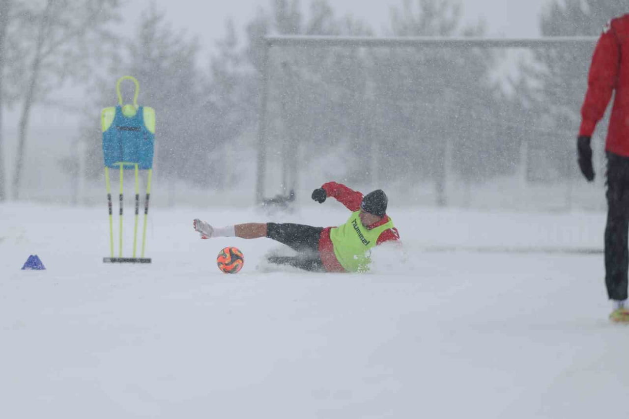 TRENDYOL 1. LİG’İN 22. HAFTASINDA SAHASINDA AMED SPORTİF FAALİYETLER’İ KONUK EDECEK OLAN ÖZBELSAN...