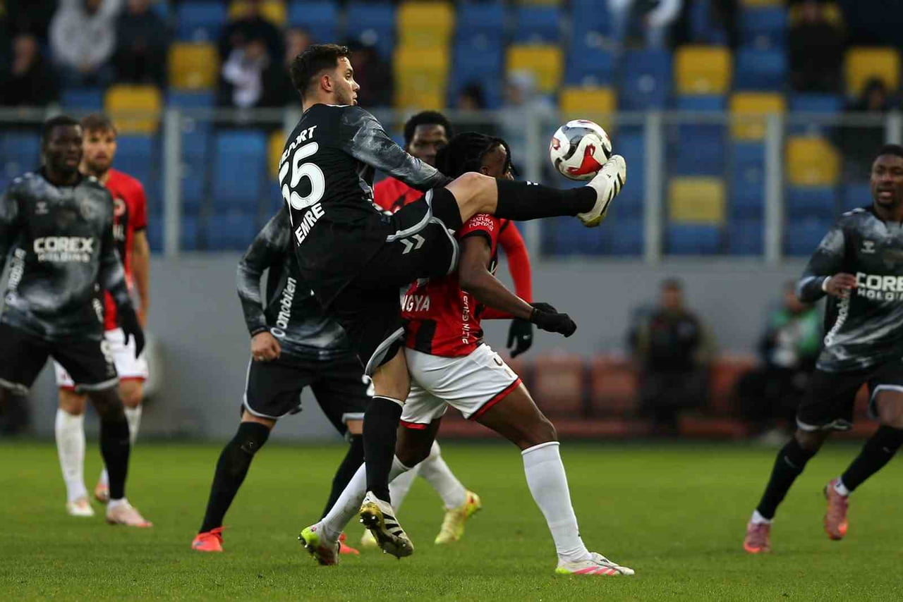 TRENDYOL SÜPER LİG’İN 18. HAFTASINDA GENÇLERBİRLİĞİ, SAHASINDA KARŞILAŞTIĞI SAMSUNSPOR İLE 1-1...