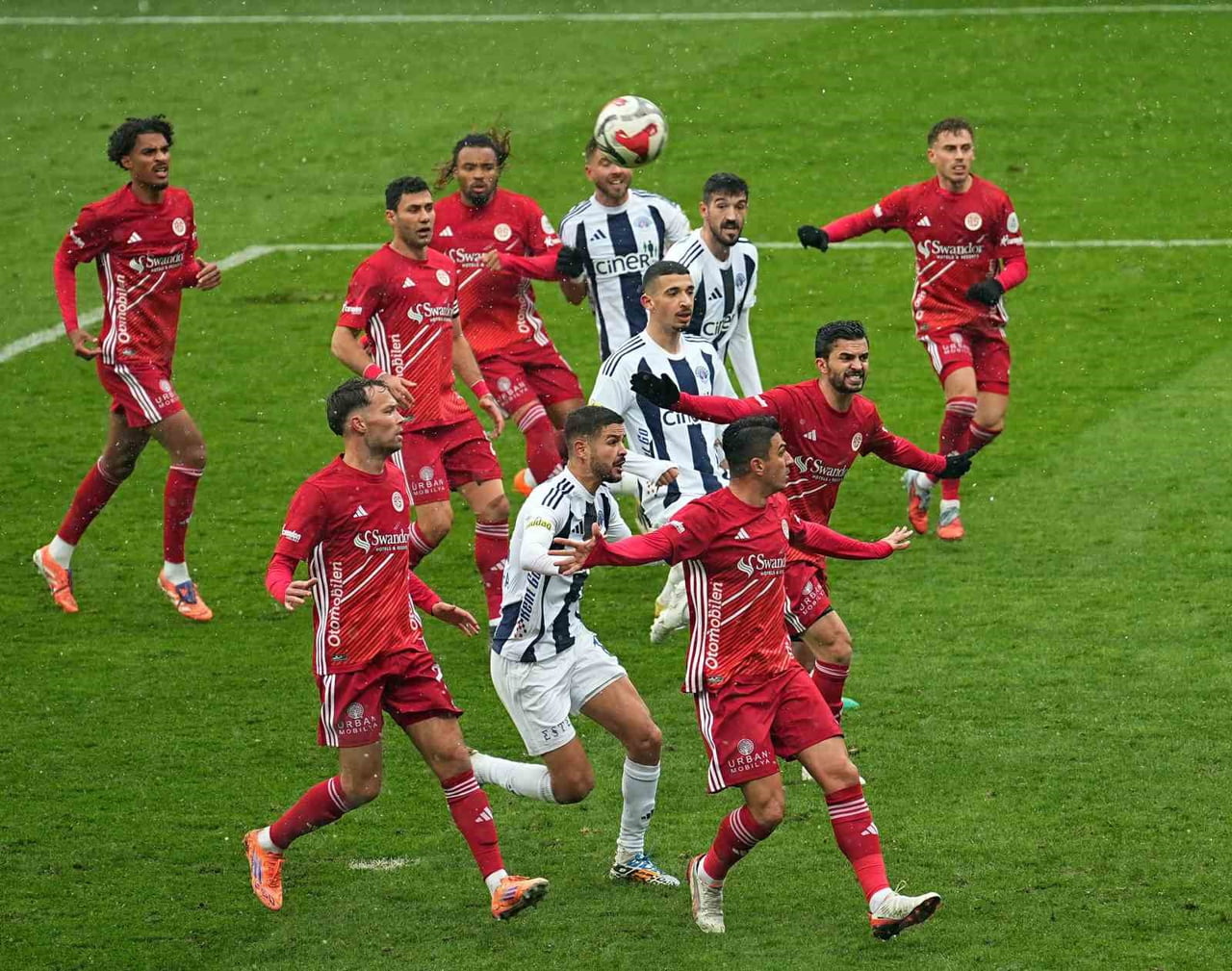 TRENDYOL SÜPER LİG’İN 18. HAFTASINDA KASIMPAŞA, SAHASINDA ANTALYASPOR İLE KARŞILAŞIYOR....