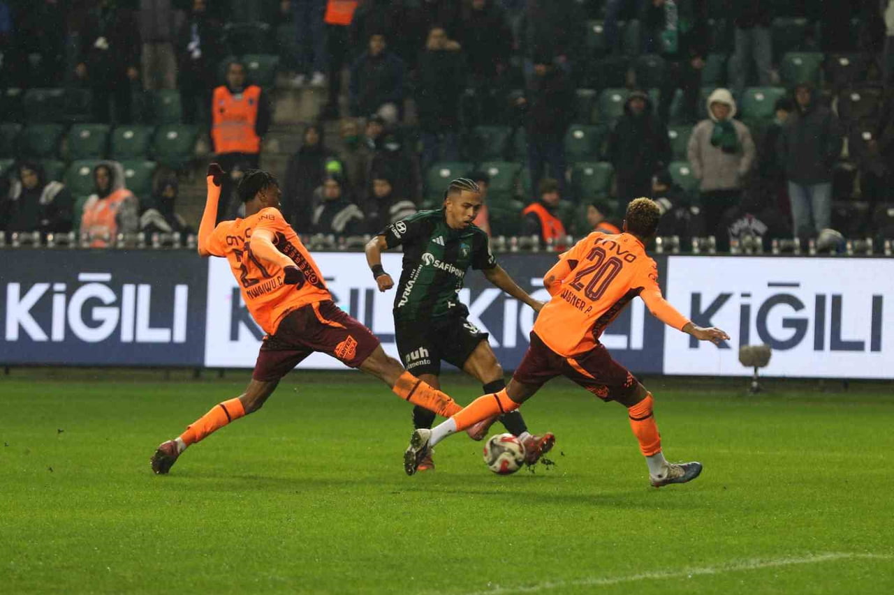 TRENDYOL SÜPER LİG’İN 18. HAFTASINDA KOCAELİSPOR, EVİNDE KARŞILAŞTIĞI TRABZONSPOR'A 2-1 MAĞLUP...