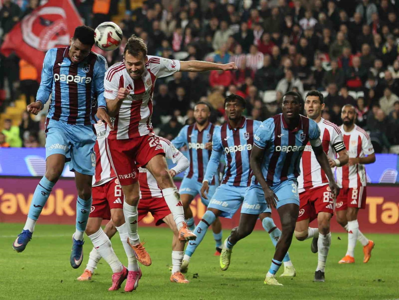 TRENDYOL SÜPER LİG’İN 20. HAFTASINDA ANTALYASPOR, SAHASINDA TRABZONSPOR İLE 1-1 BERABERE...