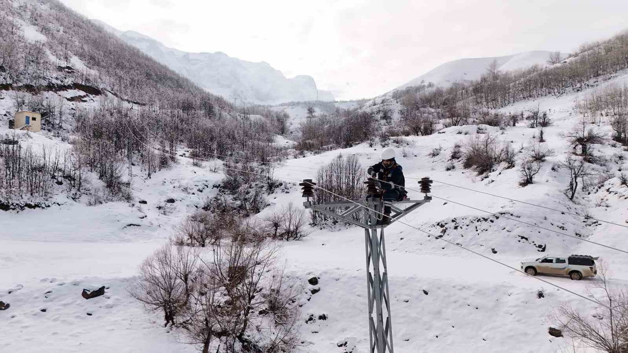 TUNCELİ'DE ETKİLİ OLAN YOĞUN KAR YAĞIŞI VE TİPİ NEDENİYLE ENERJİ ALTYAPISINDA YAŞANABİLECEK...