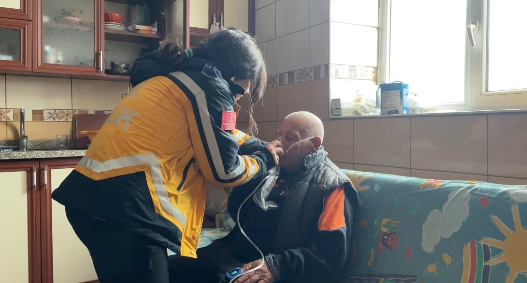 TUNCELİ'NİN OVACIK İLÇESİNDE RAHATSIZLANAN 87 YAŞINDAKİ HASTA, EKİPLERİN YAKLAŞIK 2 SAATLİK...