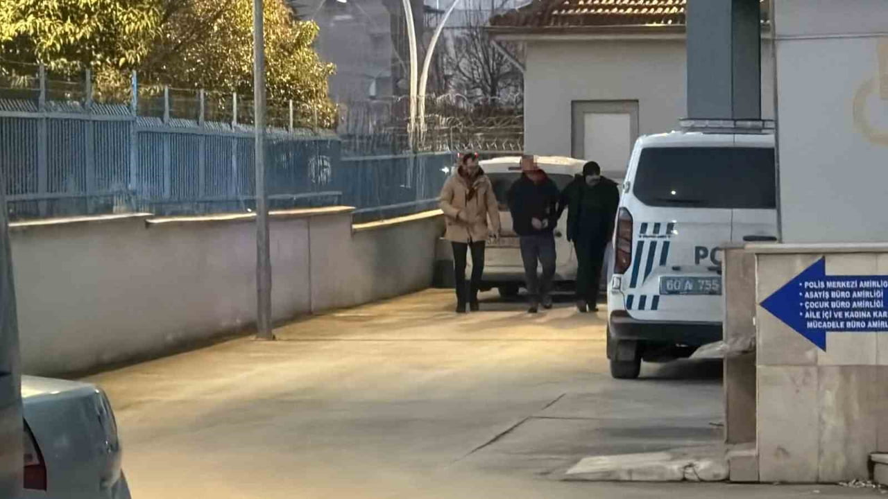 TUNCELİ’DE KAR MASKELİ BİR ŞAHSIN SİLAHLA ATEŞ AÇTIĞI OLAYDA ŞÜPHELİ, TOKAT’IN ERBAA İLÇESİNDE...