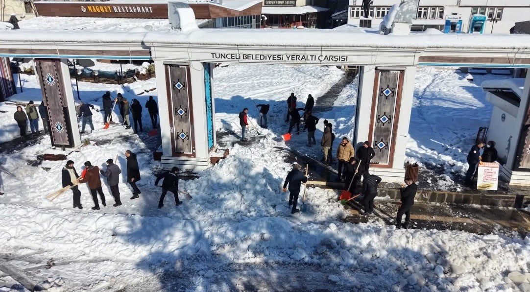 TUNCELİ’DE YAKLAŞIK 10 GÜNDÜR ETKİSİNİ SÜRDÜREN KAR YAĞIŞI NEDENİYLE TUNCELİ BELEDİYESİ, İLGİLİ...