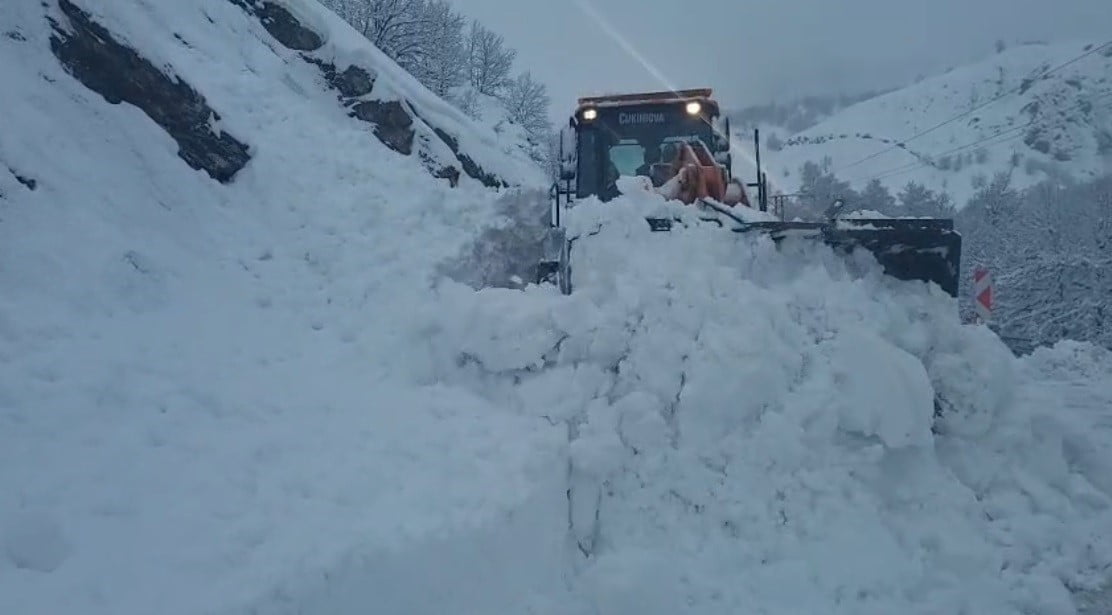 TUNCELİ-OVACIK YOLU 44’ÜNCÜ KİLOMETRE YONCALI KÖYÜ MEVKİİNDE MEYDANA GELEN ÇIĞ NEDENİYLE YOL...