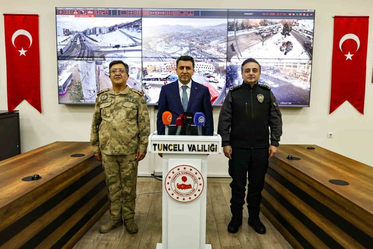 TUNCELİ VALİSİ VE BELEDİYE BAŞKAN VEKİLİ ŞEFİK AYGÖL, 2025 YILI ASAYİŞ VERİLERİNİ KAMUOYUYLA...