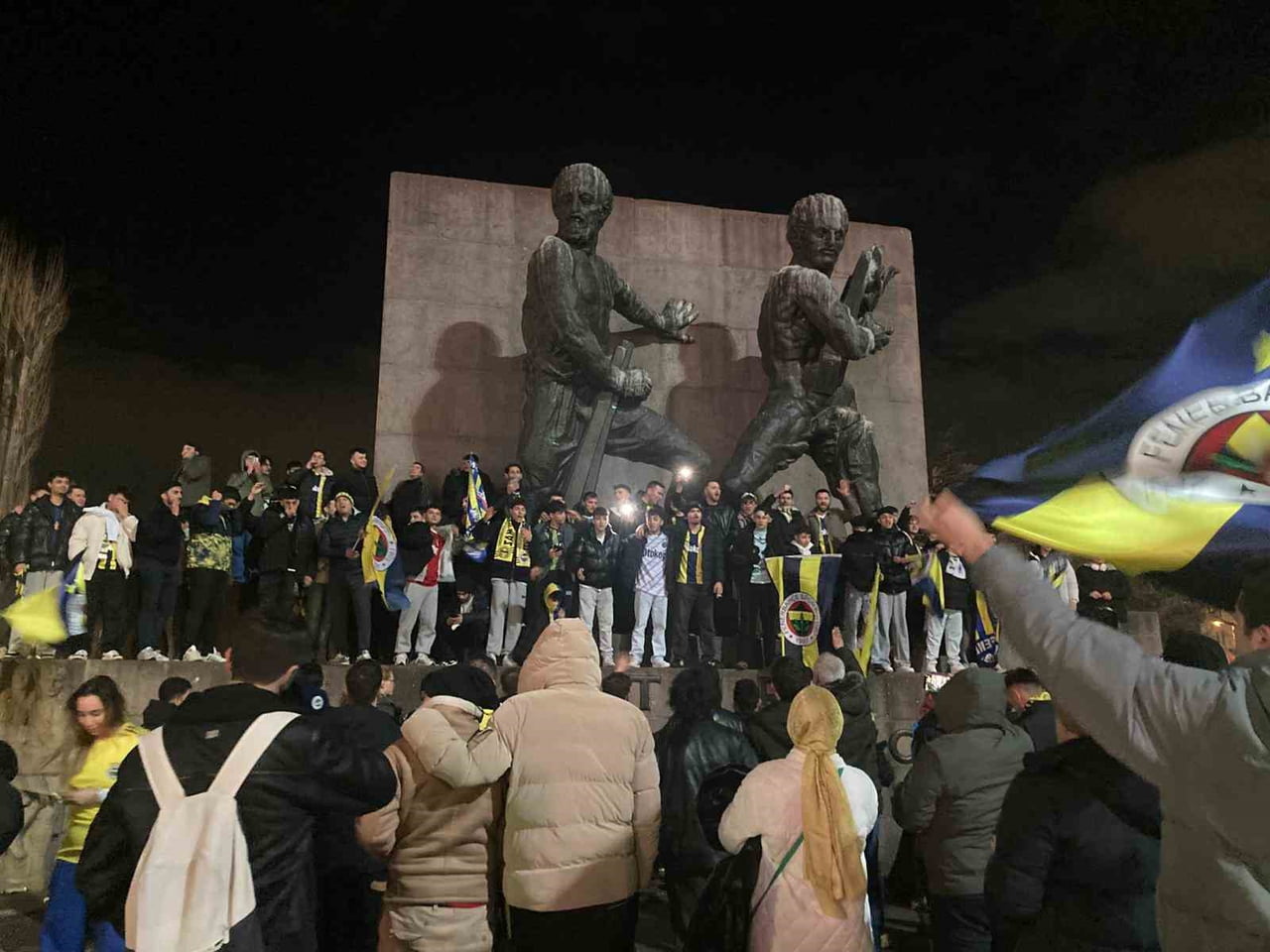 TURKCELL SÜPER KUPA FİNALİNDE GALATASARAY’I 2-0 MAĞLUP EDEREK KUPAYA UZANAN FENERBAHÇE’NİN...