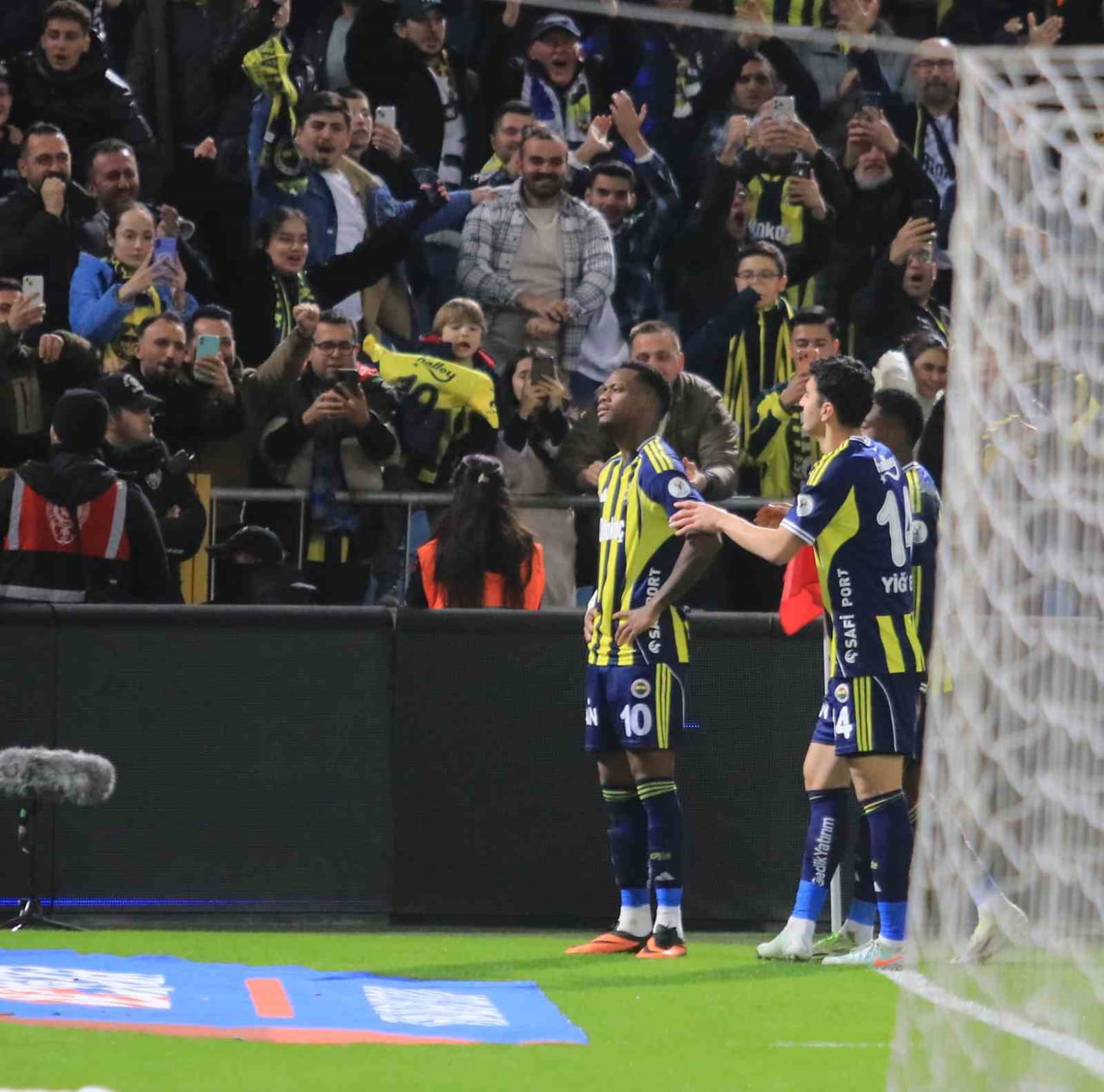 TURKCELL SÜPER KUPA YARI FİNALİNDE FENERBAHÇE İLE SAMSUNSPOR YENİ ADANA STADYUMU'NDA...