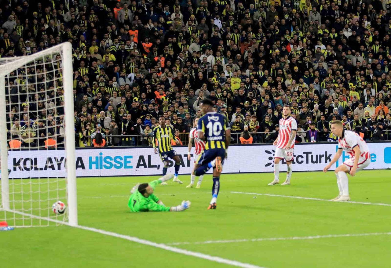 TURKCELL SÜPER KUPA YARI FİNALİNDE FENERBAHÇE İLE SAMSUNSPOR YENİ ADANA STADYUMU'NDA...