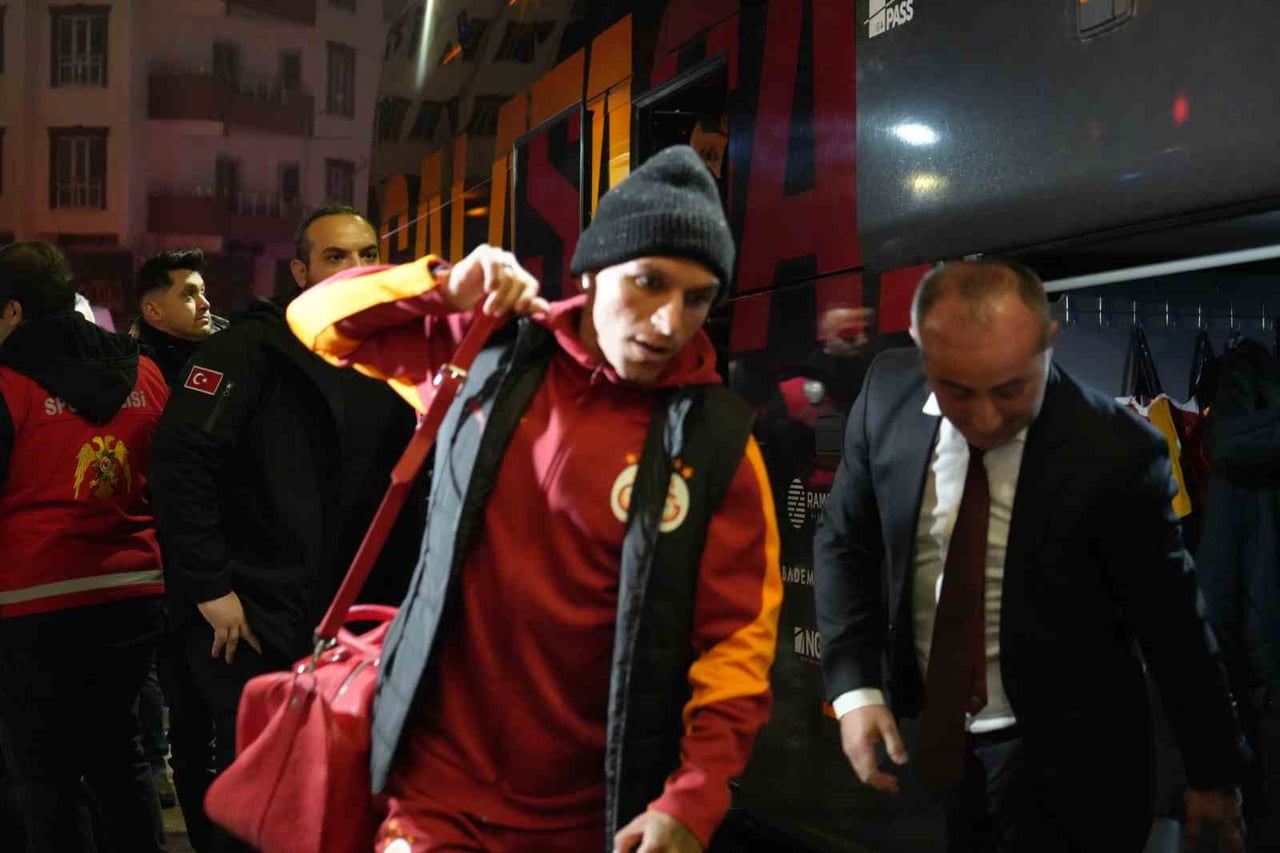 TURKCELL SÜPER KUPA YARI FİNALİNDE TRABZONSPOR İLE KARŞILAŞACAK OLAN GALATASARAY KAFİLESİ...