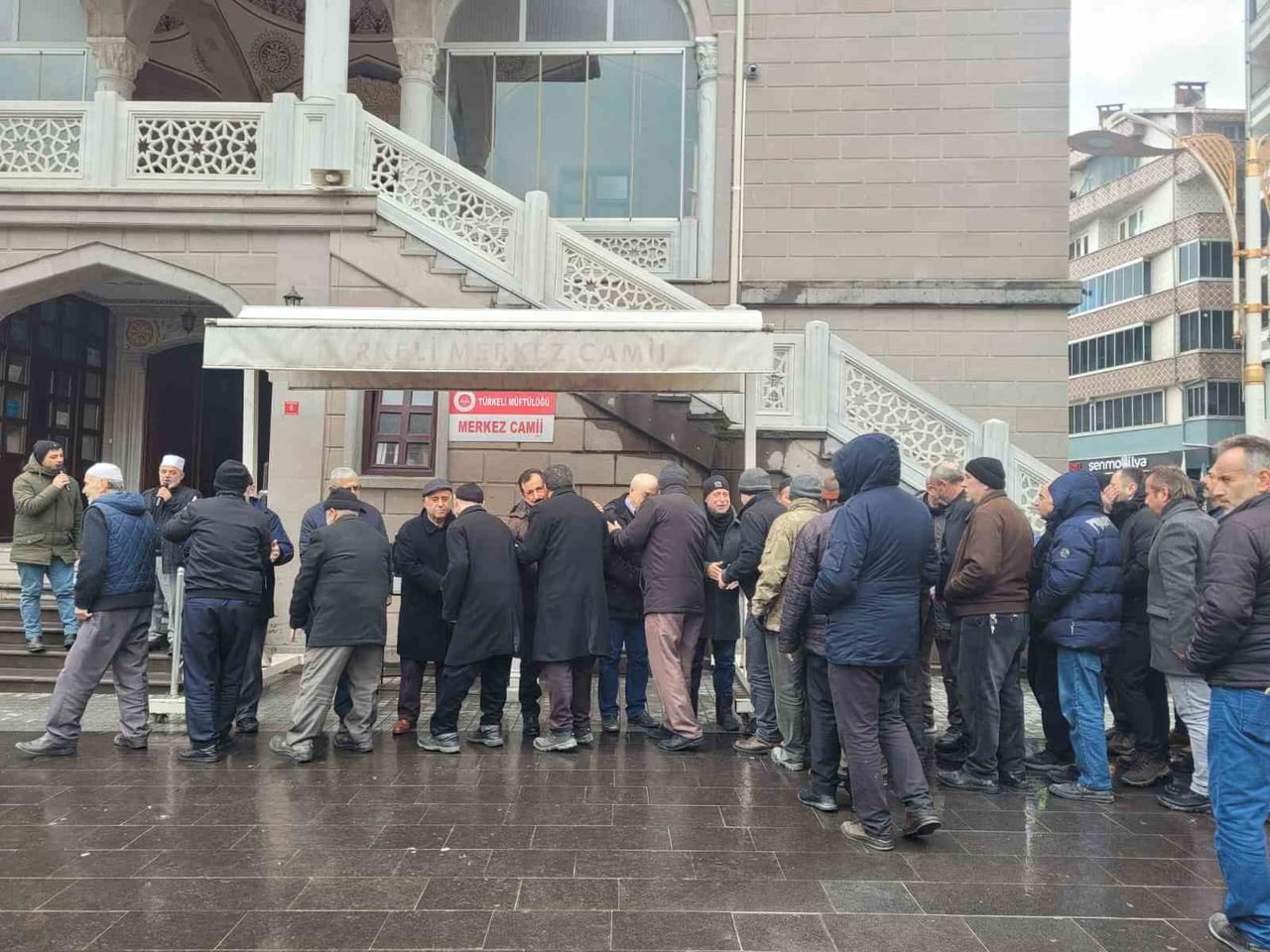 TÜRKELİ'DE UMRE ADAYLARI DUALARLA UĞURLANDI TÜRKELİ MERKEZ CAMİ İMAM HATİBİ BEKİR YILMAZ...
