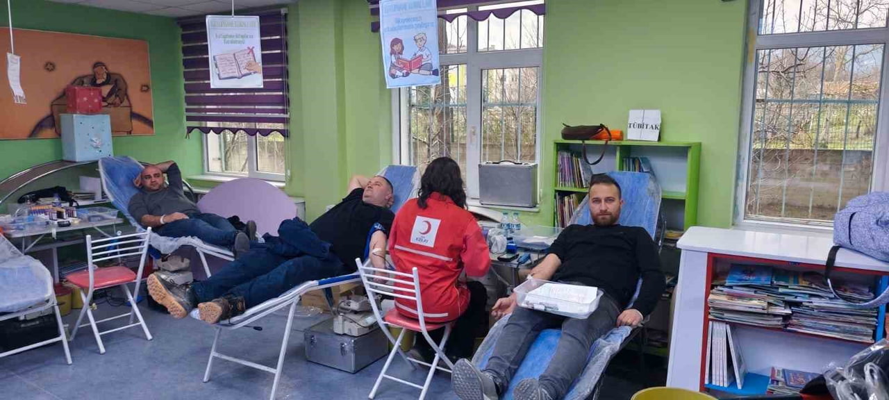 TÜRKELİ’DE OKULLARDA REKOR KAN BAĞIŞI: 3 GÜNDE 253 ÜNİTE KAN TOPLANDI TÜRKELİ İLÇE MİLLİ EĞİTİM...