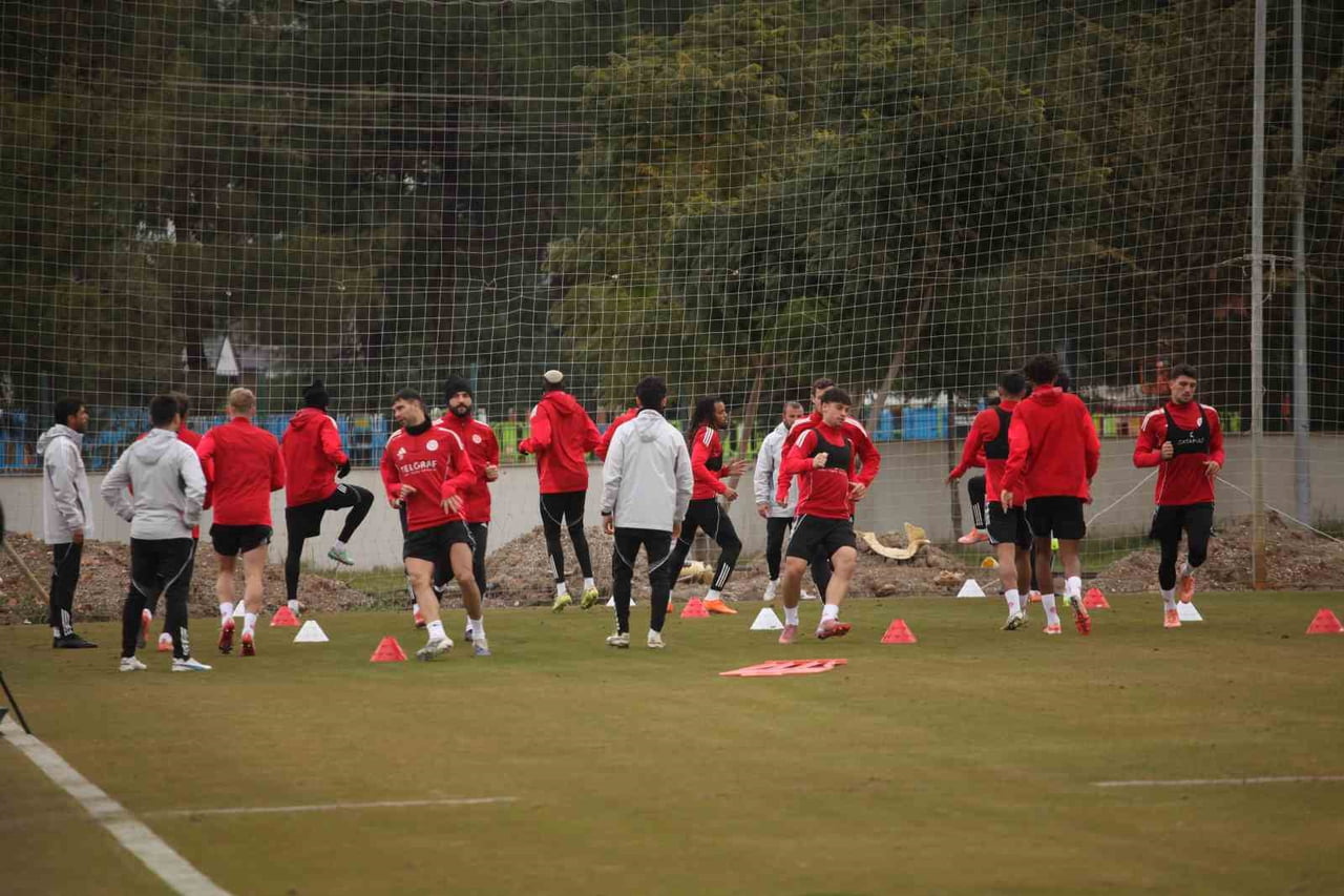 TÜRKİYE'DE BİR ÇOK SPOR KULÜBÜ TARAFINDAN TERCİH EDİLEN ANTALYA BÖLGESİ, YURT DIŞINDAN GELEN...