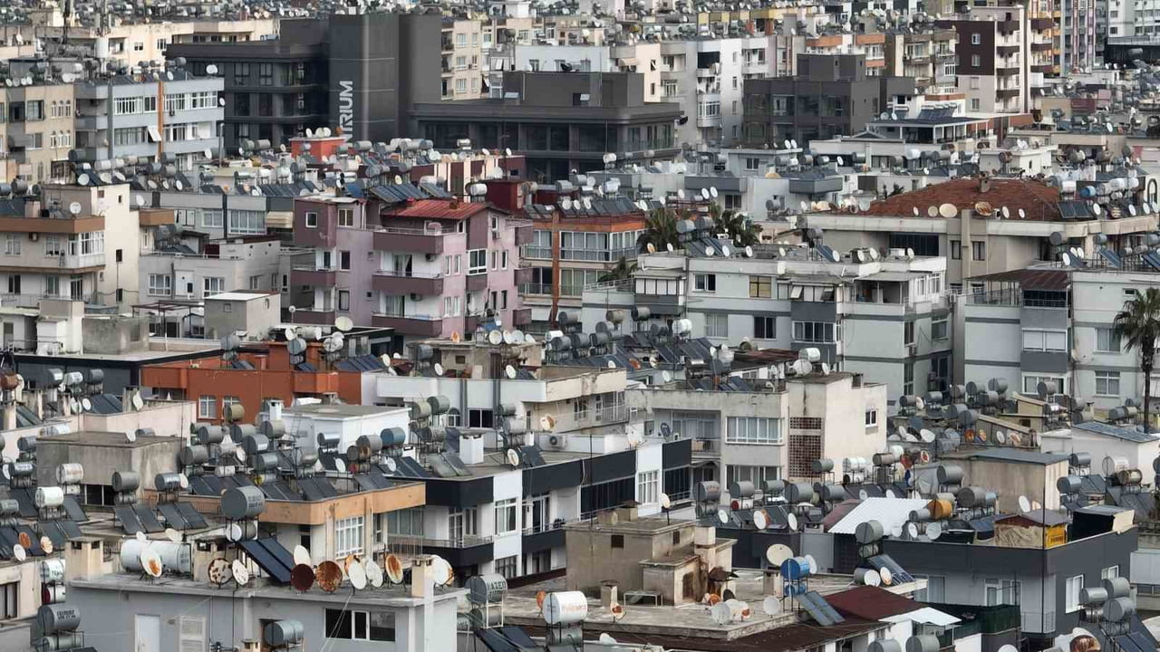 TÜRKİYE’NİN EN FAZLA GÜNEŞ ALAN ŞEHİRLERİNDEN BİRİ OLAN MERSİN’DE, EVLERİN VE İŞ YERLERİNİN...