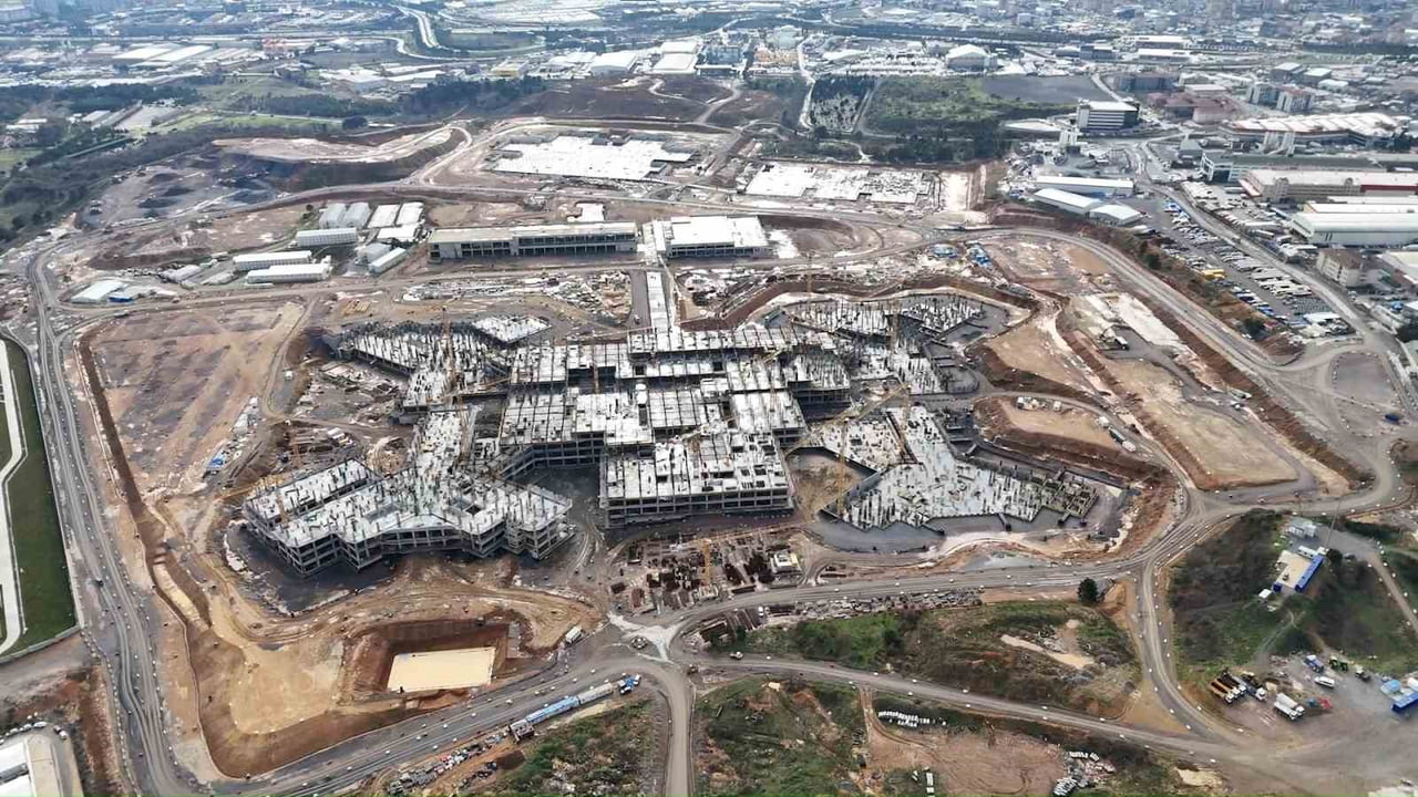 TÜRKİYE’NİN YATAK KAPASİTESİ BAKIMINDAN EN BÜYÜK ŞEHİR HASTANESİ OLMA ÖZELLİĞİNİ TAŞIYAN...