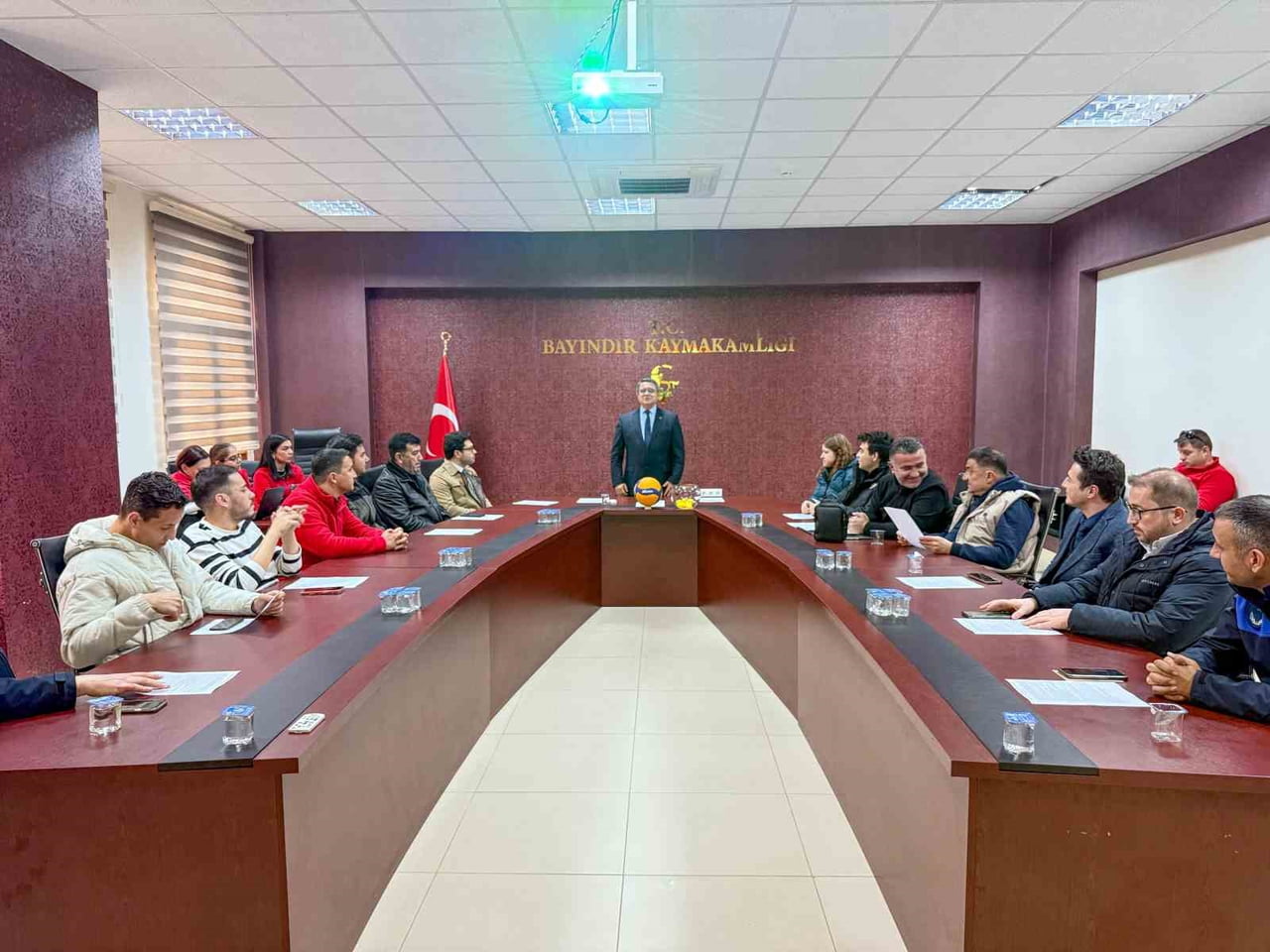 TURNUVAYA KATILACAK KURUM TAKIMLARININ TEMSİLCİLERİNİN KATILIMIYLA YAPILAN FİKSTÜR ÇEKİMİNDE...