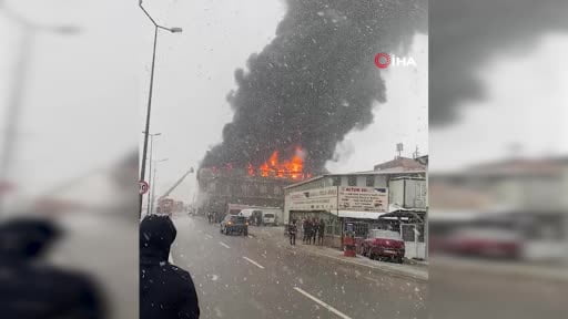 Tuzla'da çakmak fabrikasında çıkan yangın paniğe neden oldu