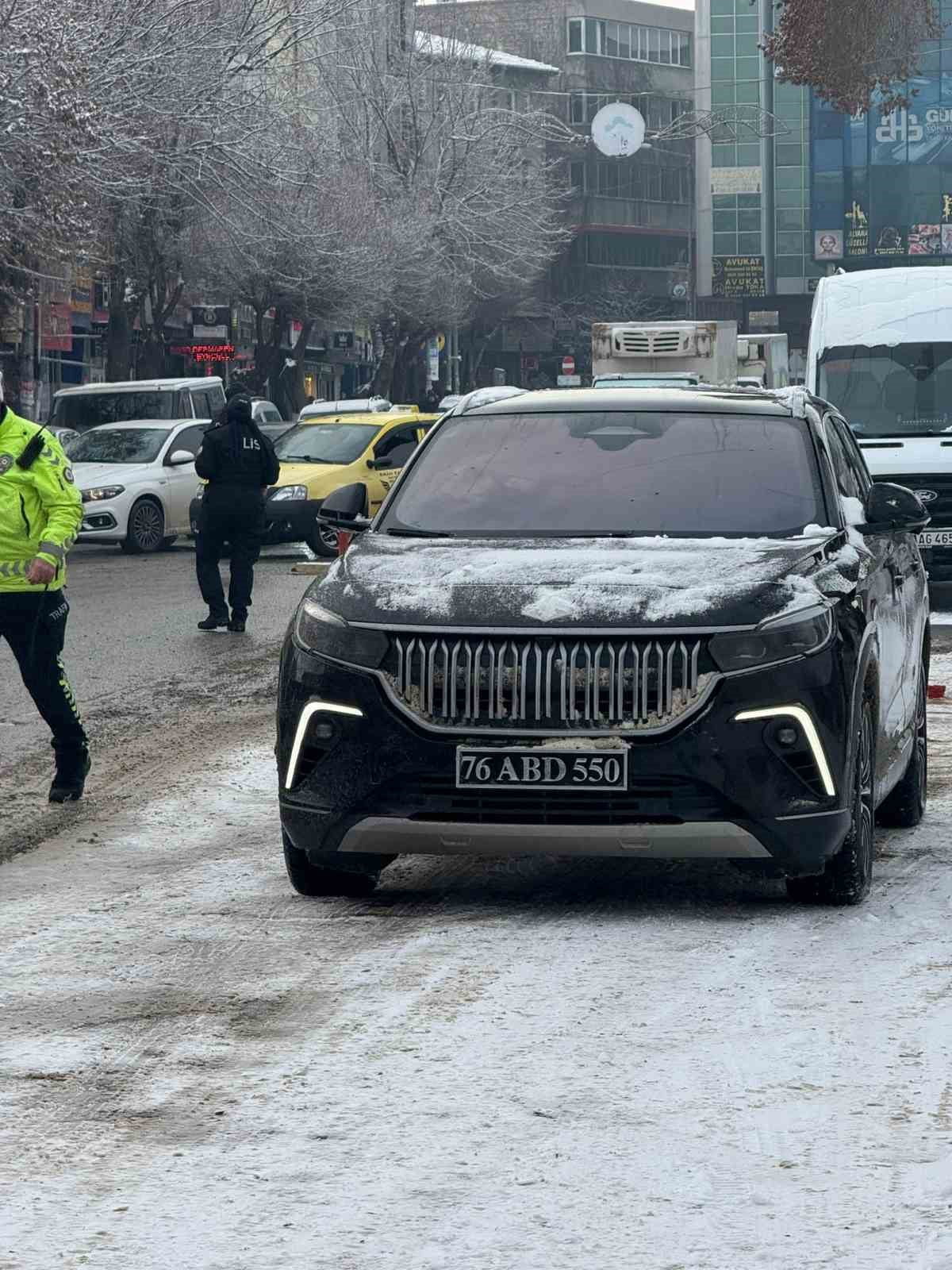 TUZLUCA BELEDİYE BAŞKANI’NIN ABD PLAKALI ARACI IĞDIR’DA TARTIŞMA YARATTI
