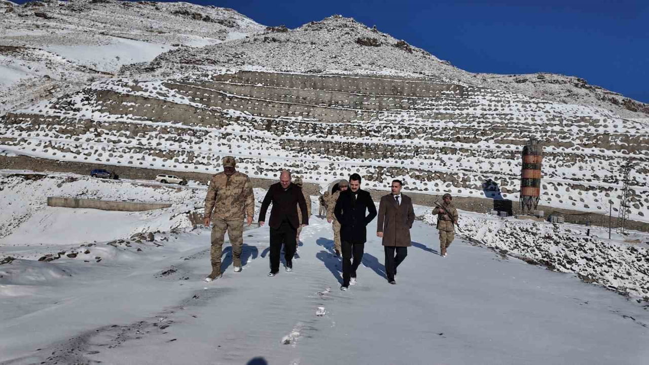 TUZLUCA KAYMAKAMI ABDÜLLATİF YILMAZ, KAYMAKAM ADAYI EFTAL PALABIYIK İLE BİRLİKTE İLÇEDE YAPIMI...