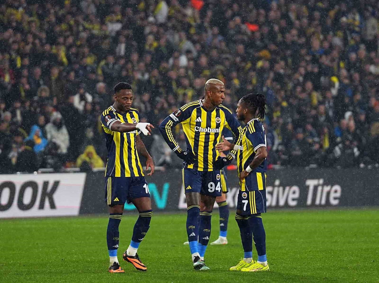 UEFA AVRUPA LİGİ’NDE SAHASINDA ASTON VİLLA’YA 1-0 KAYBEDEN FENERBAHÇE, 2. MAĞLUBİYETİNİ...